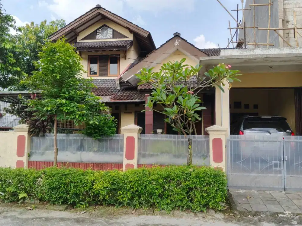 Rumah 2 Lantai (Hoek) di lokasi super strategis & lengkap