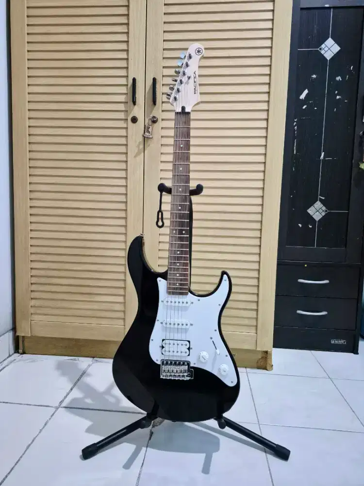 Gitar Listrik Yamaha PACIFICA PAC112J Ori