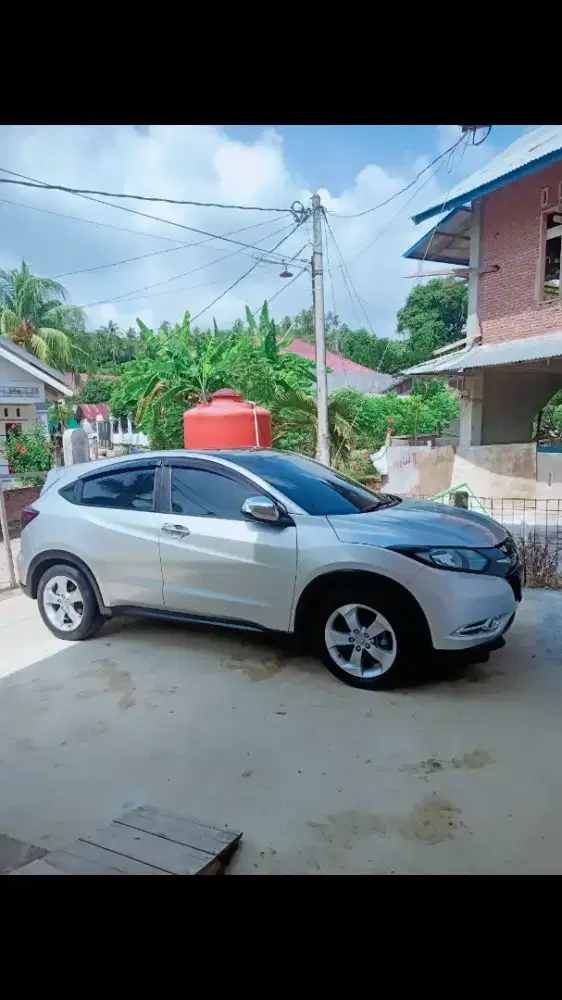HRV E cvt 2015,mobil siap pakek gk ad mines apa2,pjak plat ful 5 tahun