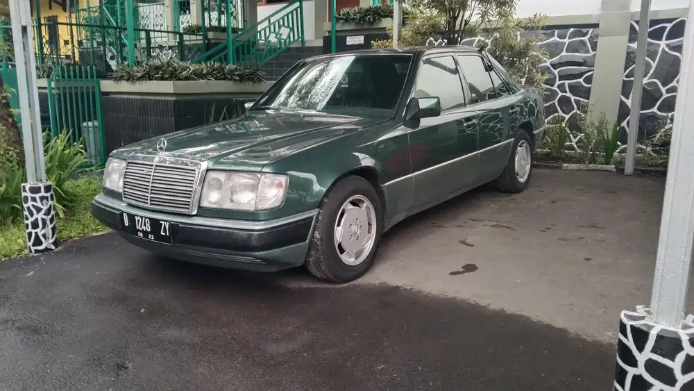 Mercedes-Benz E230 1993 Bensin