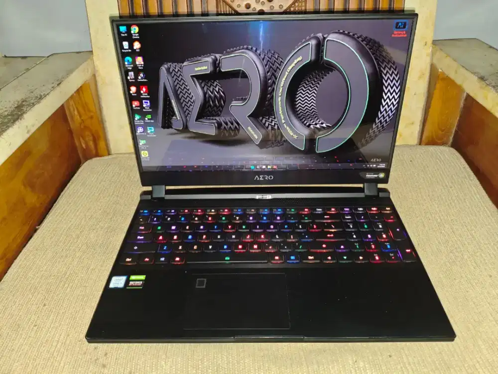 Gigabyte aero 15.6 amoled 4k i7 9750h rtx2070 vrm8gb ram 32gb ssd 1tb