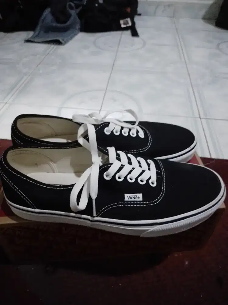 Vans Authentic Black Size 42