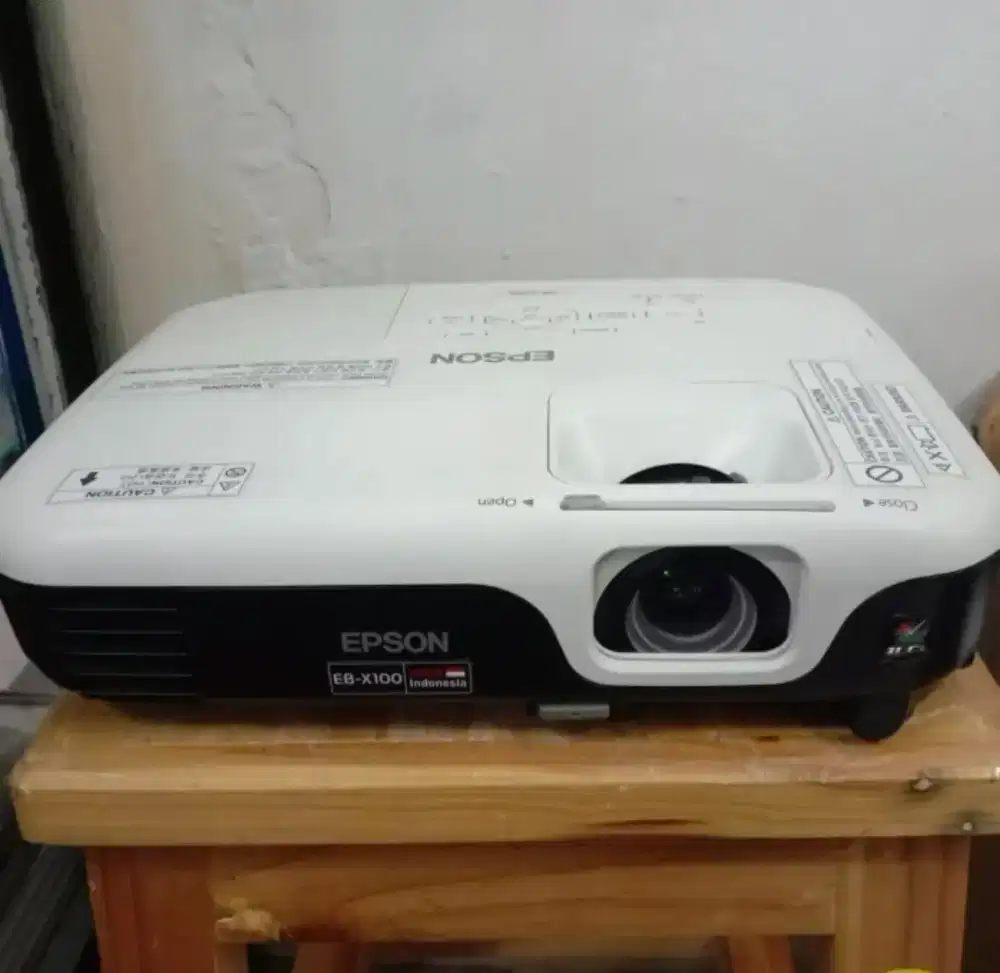 Proyektor epson eb-x100