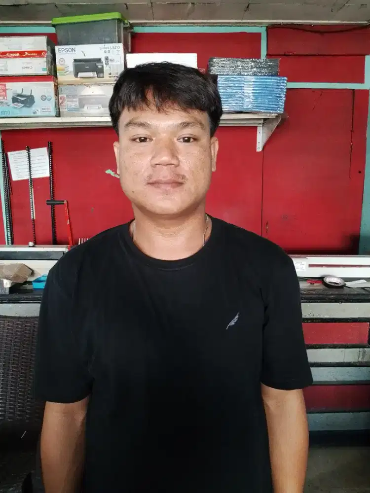 Mencari lowongan kerja posisi driver, ijasah SMK, SIM A