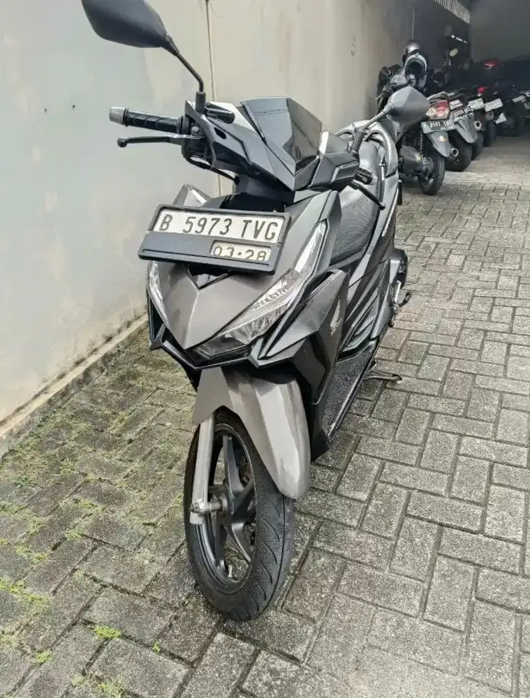 VARIO 150 2018 hitam