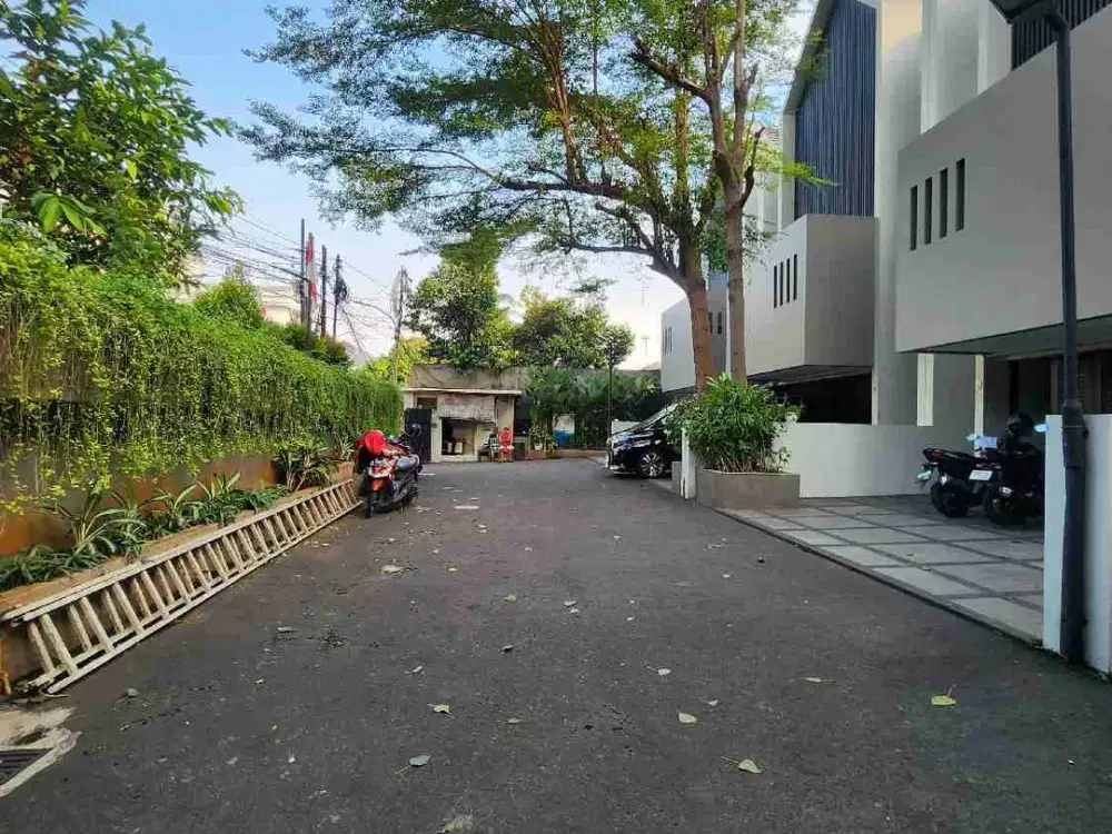 DIJUAL RUMAH BAGUS SIAP HUNI 2LANTAI DALAM TOWNHOUSE CILANDAK BARAT JAKSEL.
