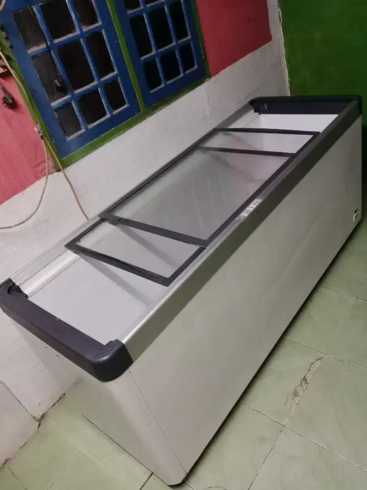 Frezer sleding kaca