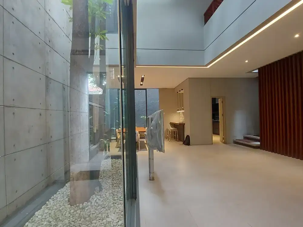 Disewakan rumah cantik baru, siap huni di Lebak Bulus Indah