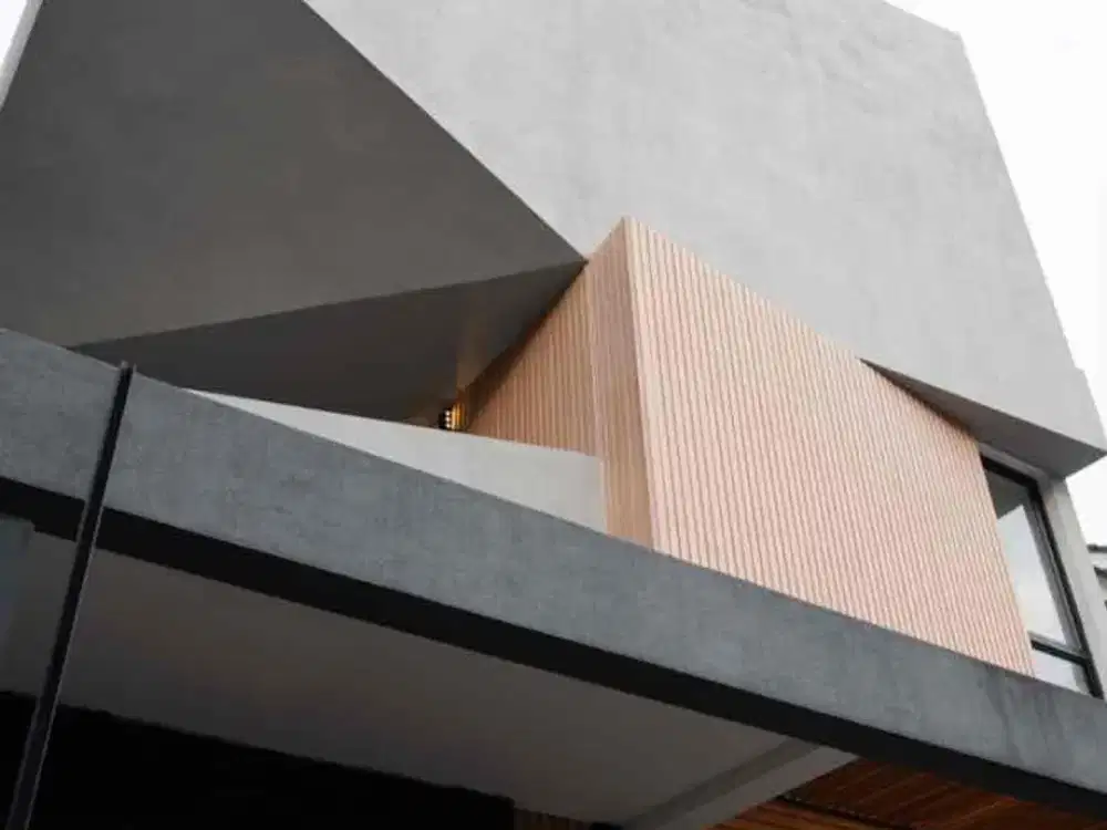 Rumah dengan Kolam Renang di Bintaro Sektor 9