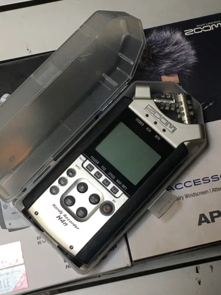 Zoom H4n Pro 4-Channel Handy Recorder + Accessory Kit