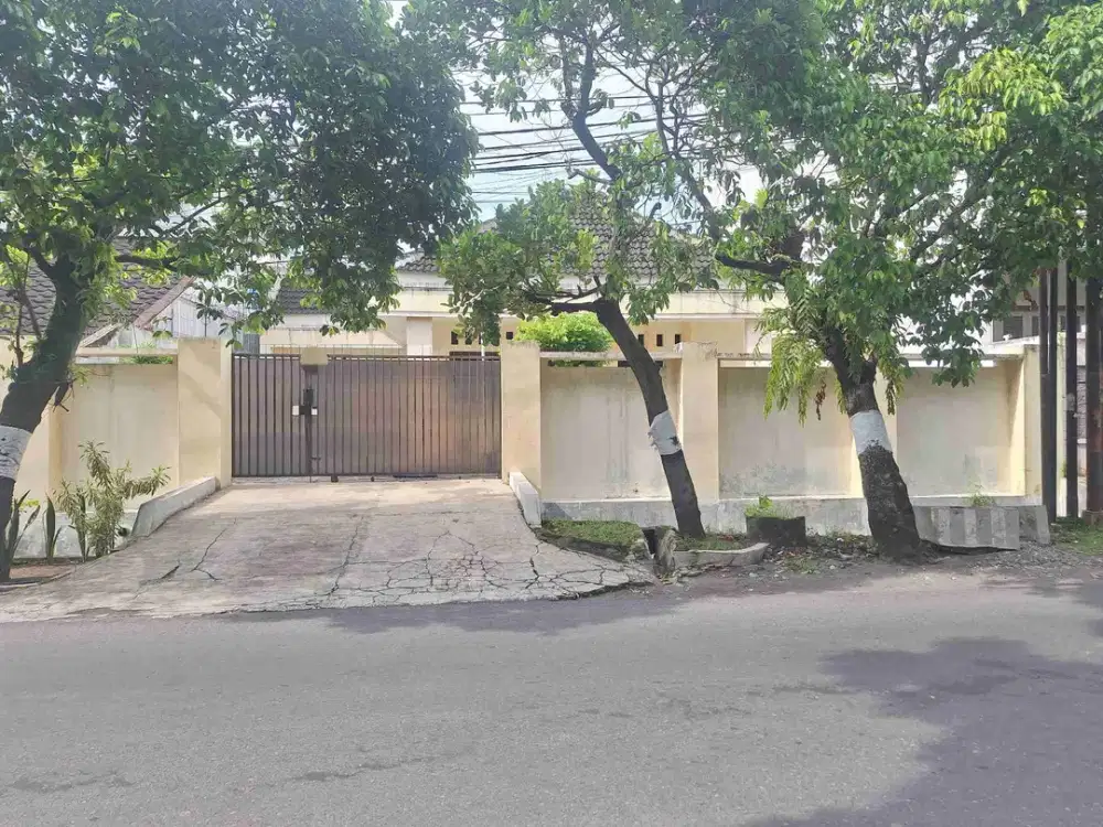 ( JALAN RAYA ) RUMAH / KANTOR DI JL HALMAHERA RAYA SEMARANG