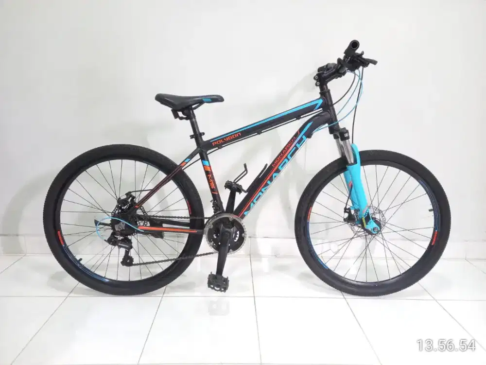 sepeda MTB Polygon monarch 5 black alloy