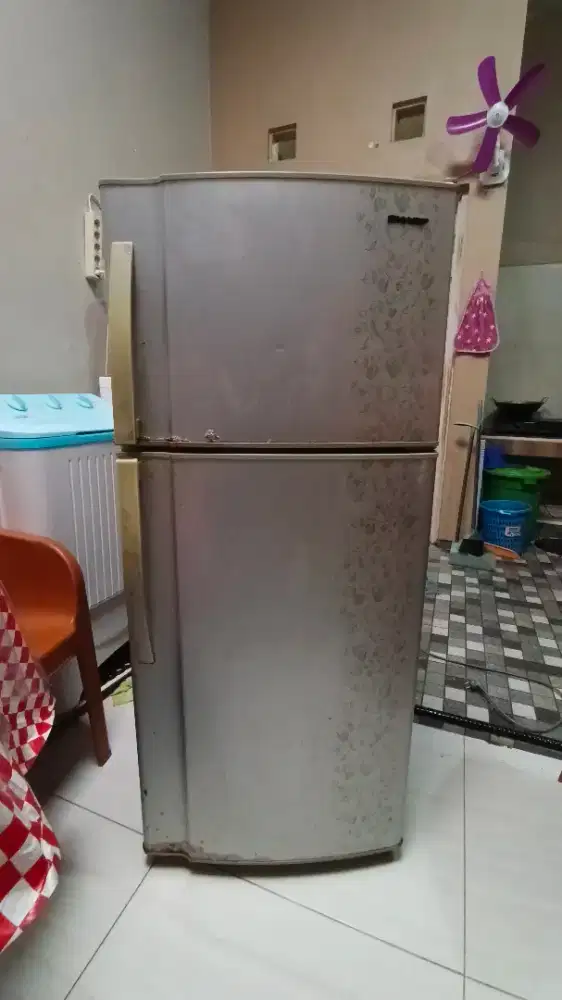 Kulkas 2 pintu layak pakai