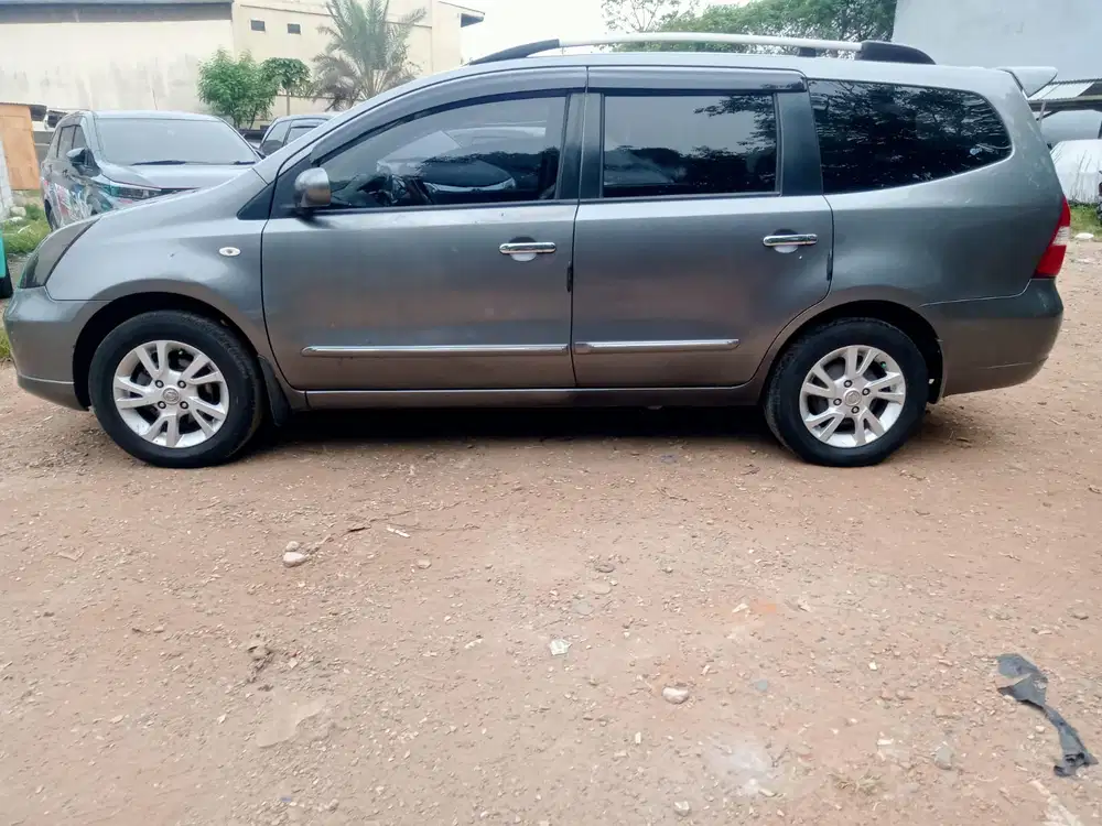 Nissan Grand livina 2011 Bensin