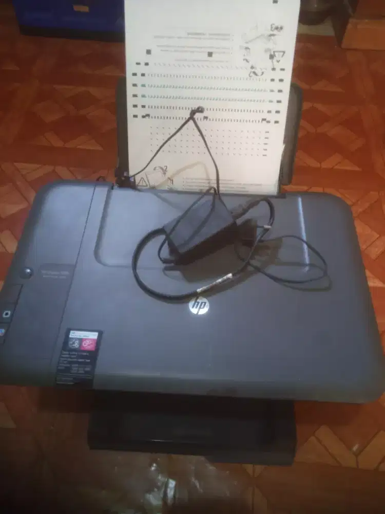 Printer cetak hitam dan warna siap pakai normal