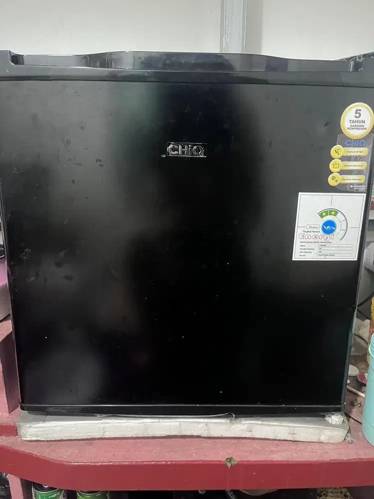 Mini Bar Kulkas – Pemakaian 1 Tahun, Garansi Resmi 4 Tahun Lagi