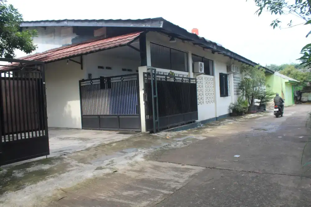 Rumah Besar Halaman Luas Dan Usaha Kost2an