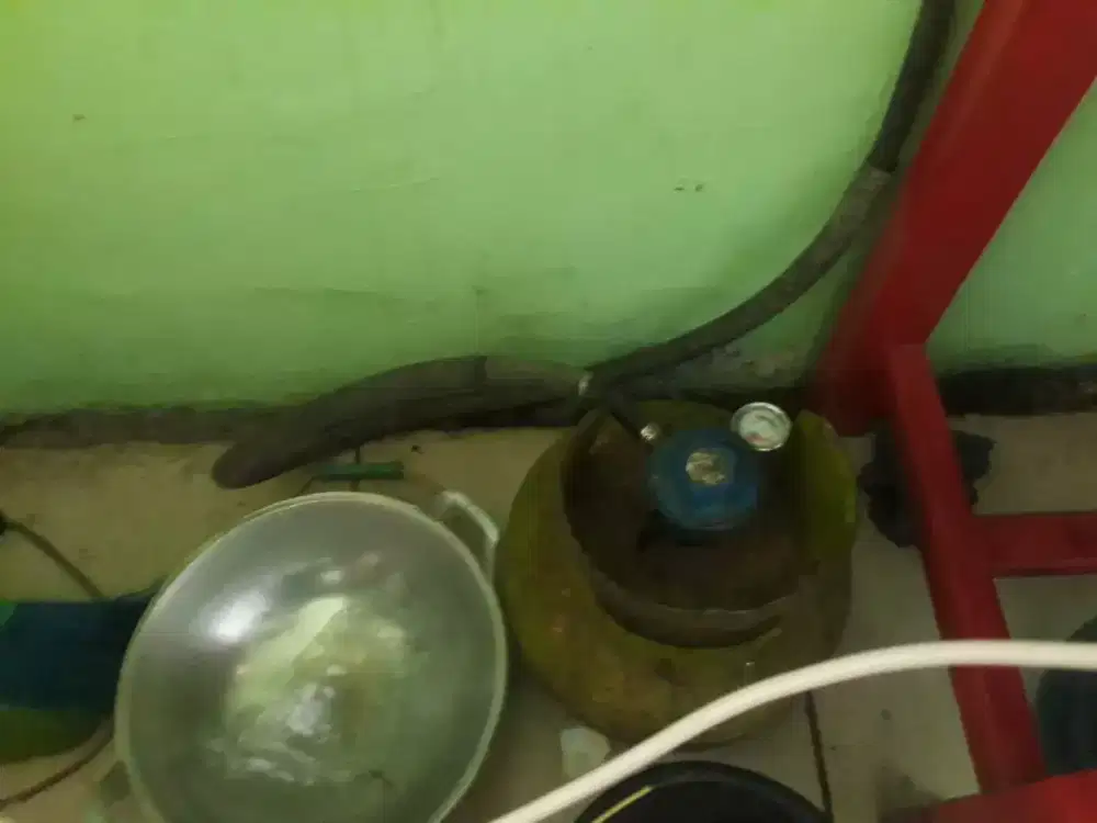 Jual gas kg kosong dan 2 galon aqua kosong dan kompor rinai 2 tungku