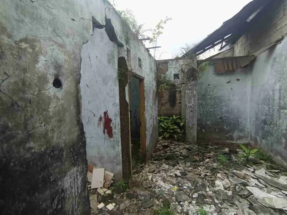 RUMAH HANCUR BSI 2 SAWANGAN, HITUNG TANAH SAJA