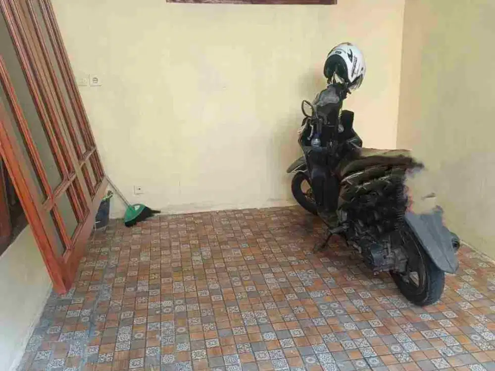 disewakan rumah 2 lantai Pademangan 4 x 12 pinggir jalan hanya 45juta/Th mau ?
