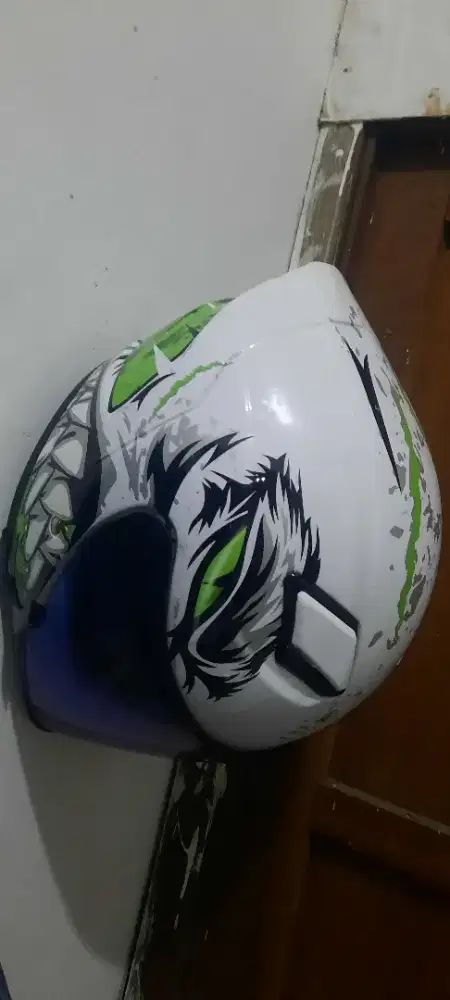 Helm bekas ga kepake