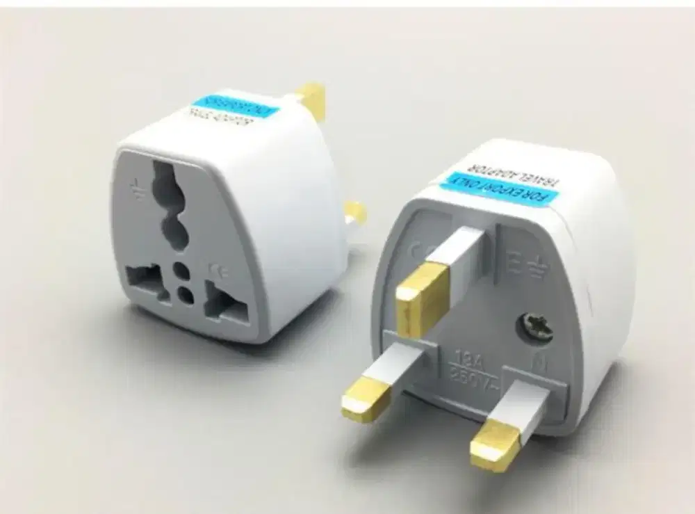 Travel Adapter 3 Kaki Untuk Singapore, Hongkong, Malaysia, Haji, Umroh