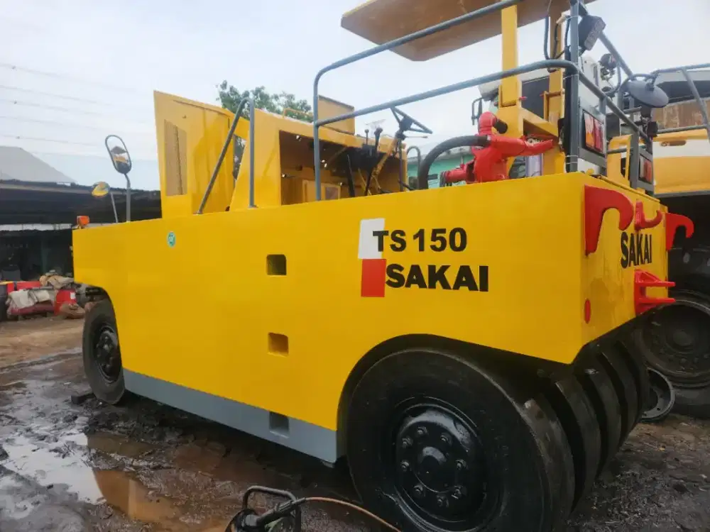 Tandem tire roller Sakai TS150