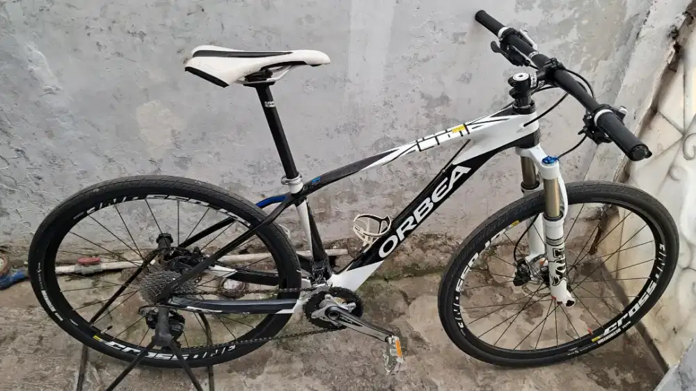 Sepeda MTB Carbon Orbea Alma