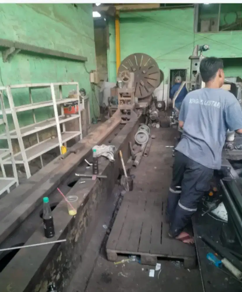 Mesin bubut swing besar dan panjang