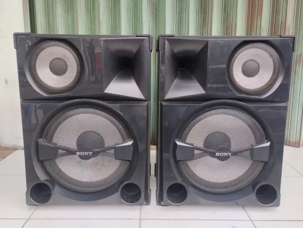 Salon sony 15 inch masih mulus.