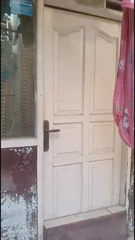 Cash Only Di Jual Rumah kontrakan 2 Pintu Di Karang Tengah
