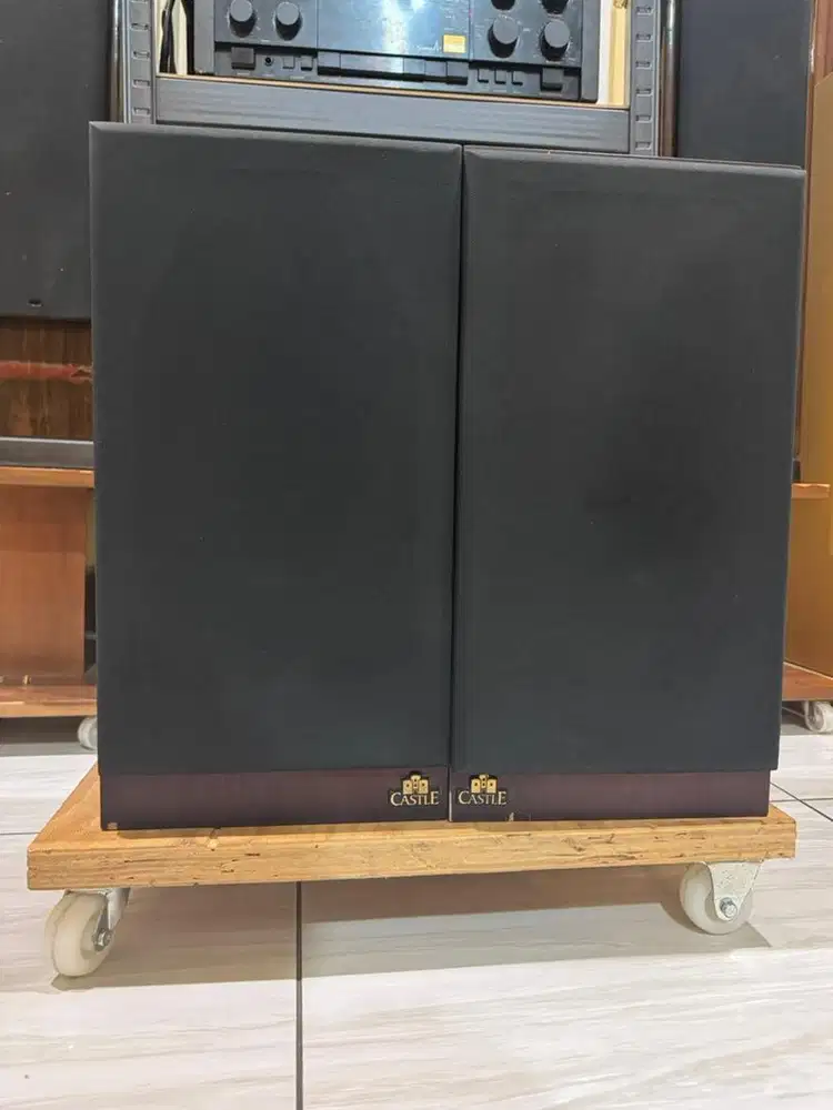 Speaker castle York bookshelf