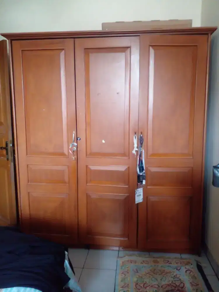 Lemari 3 pintu kayu jati antik