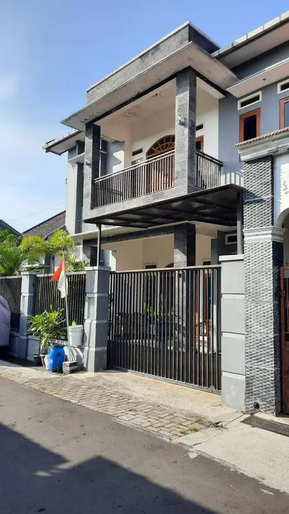 Strategis, Rumah Second 2 lantai di Perumahan Kranggan Indah Kartosuro