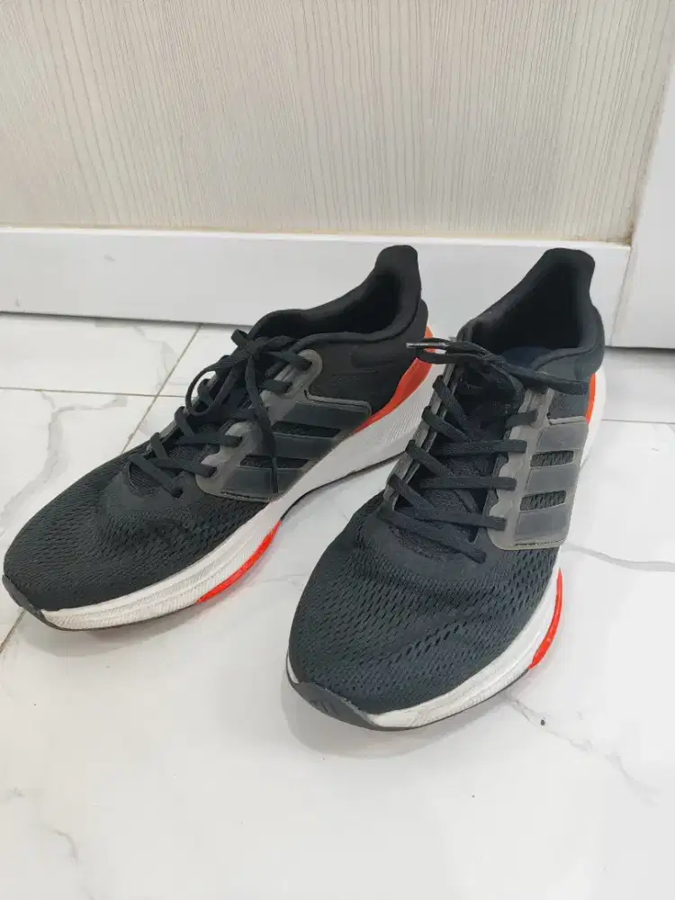 Preloved Sepatu Ad!das Pria Hitam Size 46 Bagus Murah