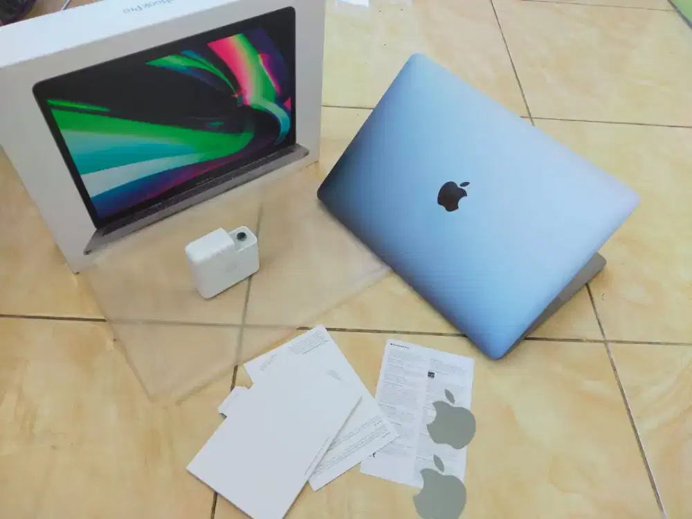 Dijual macbook pro M1 2020 ram 8GB SSD 256GB SIAP pakai 24jam COD bogo