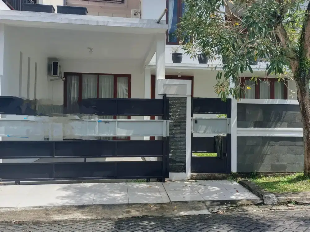 Dijual boleh di sewa juga Rumah komplek bb