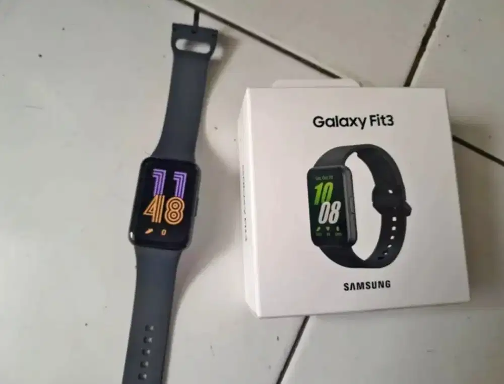 Smartwatch Galaxy fit3. 3 bulan pemakaian perempuan