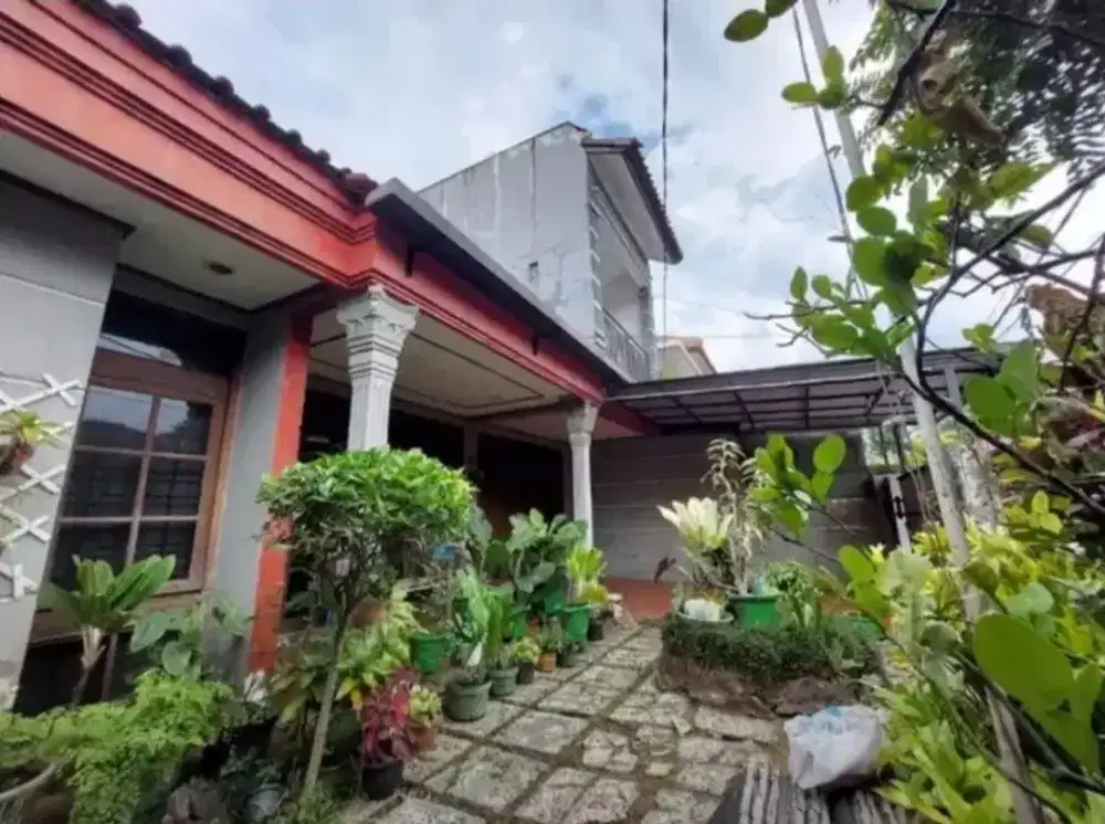 Rumah kokoh adem asri jalan lebar di turangga buah batu