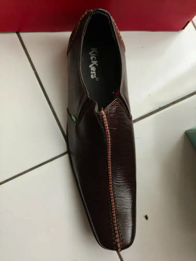 Sepatu yang terlupakan  No.43