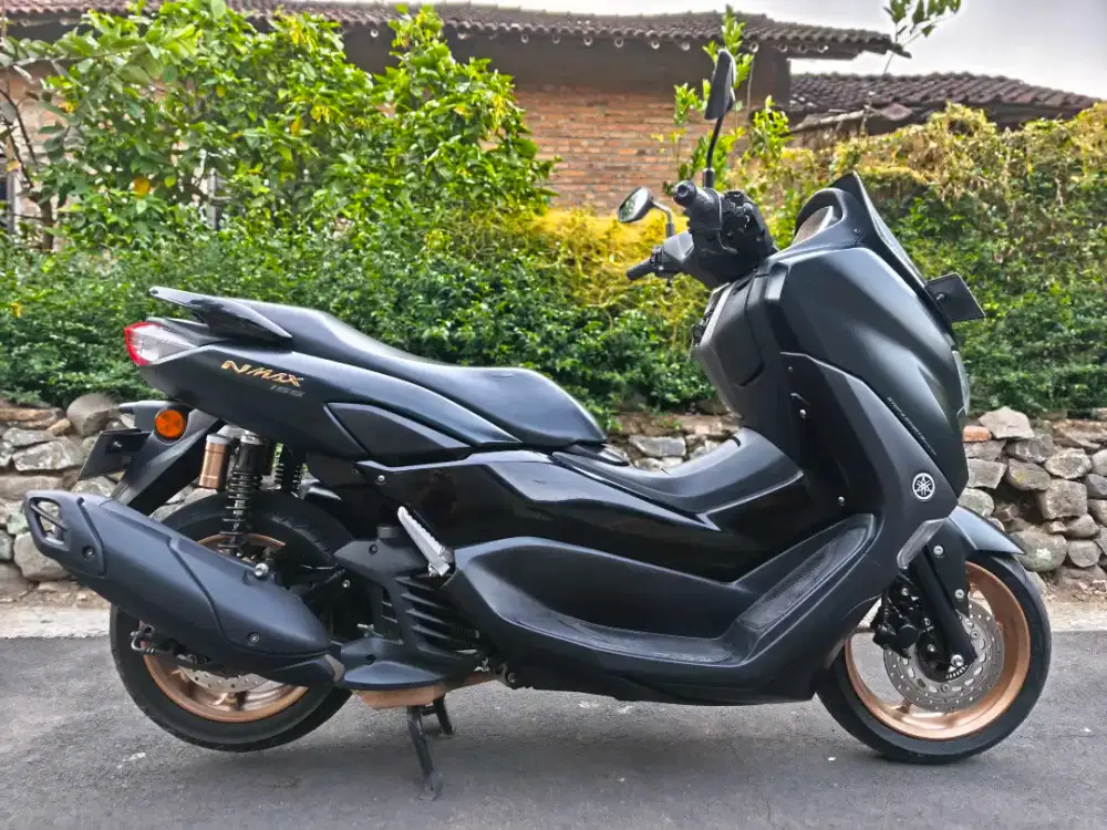 Nmax New AD Hitam