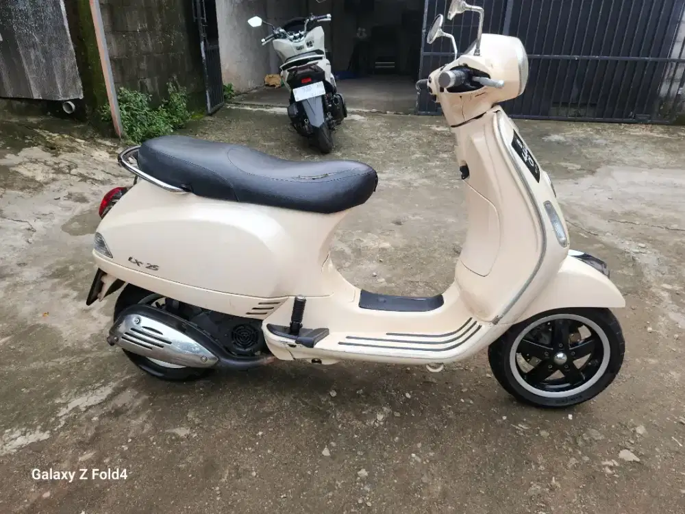 JUAL VESPA LX 125 TAHUN 2011 PAJAK HIDUP