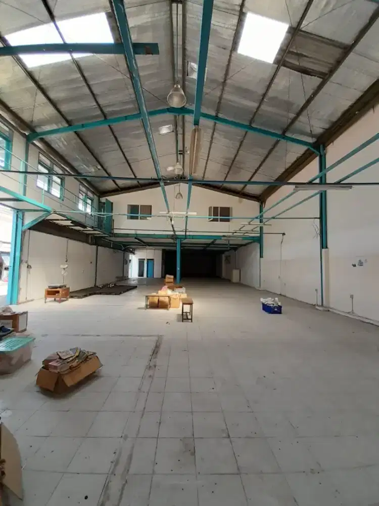 Dijual gudang pusat kota strategis besar siap pakai di Sudirman Bdg