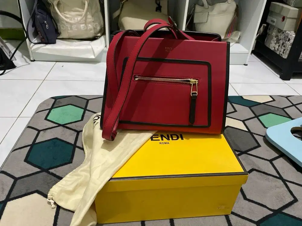 Jual Cepat Pre-Owned FENDI Small Runaway Tote Bag Red