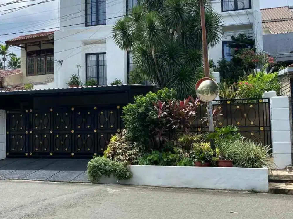 Rumah Cantik 3 Lanta siap huni di Pondok Indah Jakarta Selatan