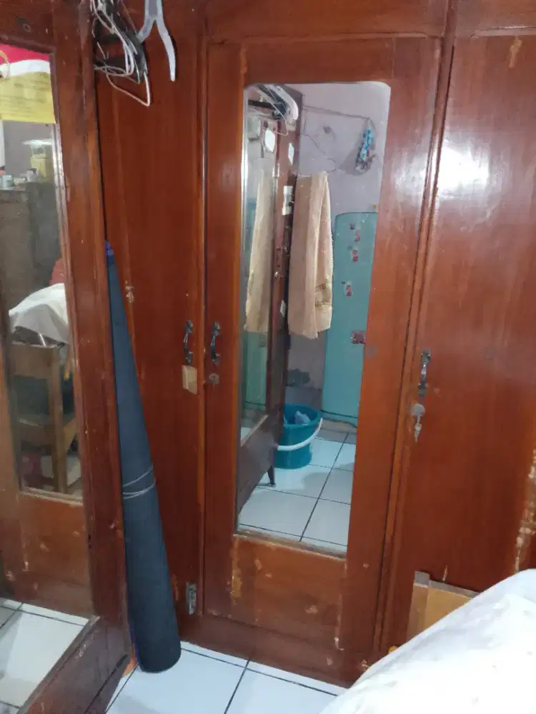 Lemari Pakaian Kayu 3 Pintu