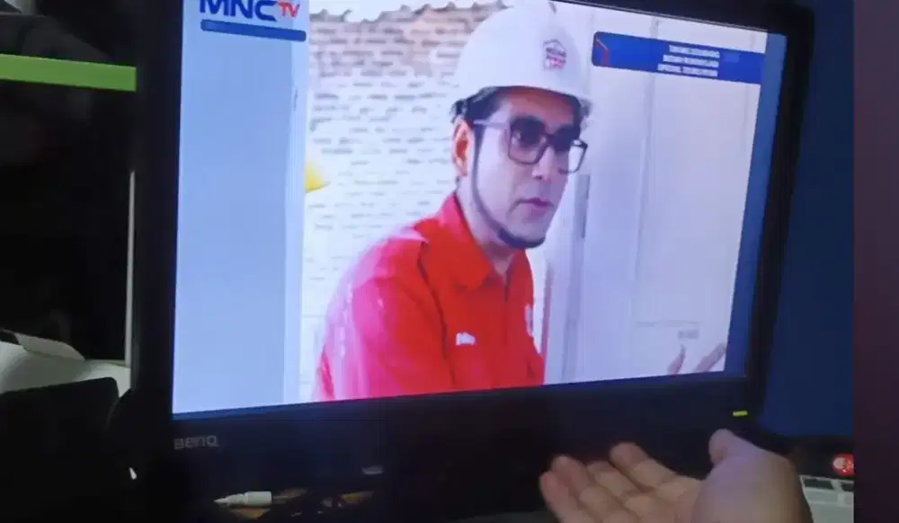 TV rakitan LCD lengkap sama speaker