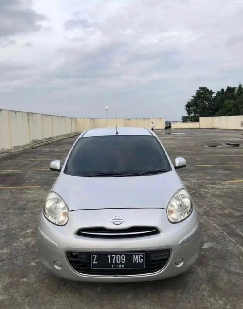 Nissan March 2011 Bensin
