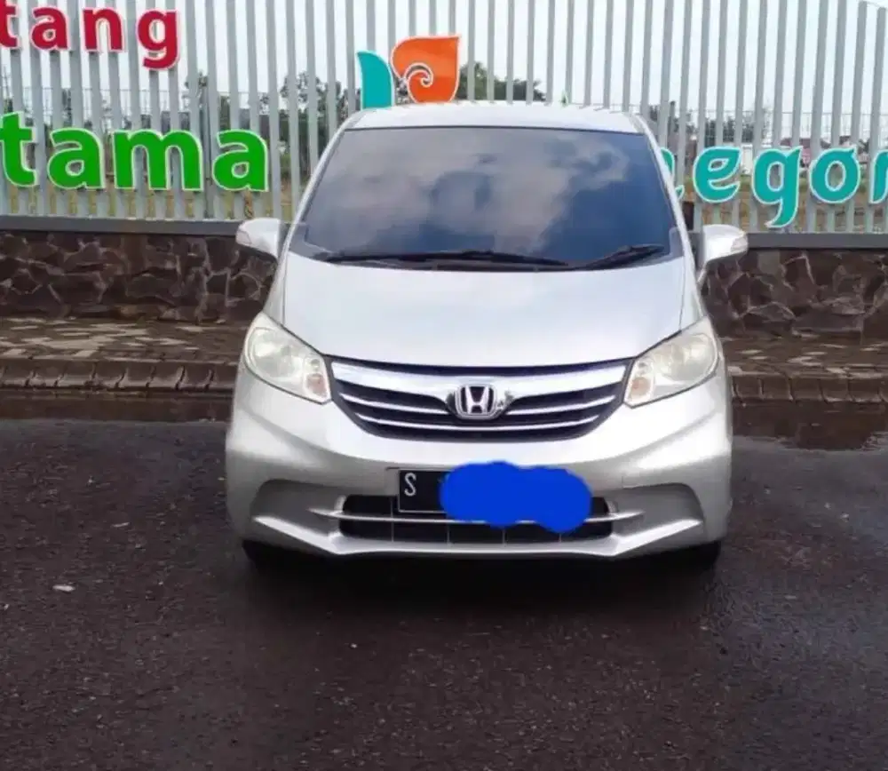 Honda Freed type S Th 2013