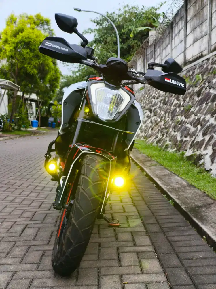 KTM Duke 250 - motor ngebut settingan touring